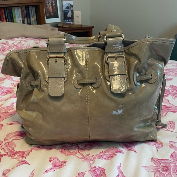 🌼 Summer Bag Blowout! 🌼 Rare Dooney & Bourke patent Leather Draw String Satchel - Picture 2 of 16